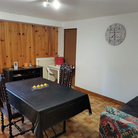 Mon Petit Studio Apartamento Montmorillon Exterior foto
