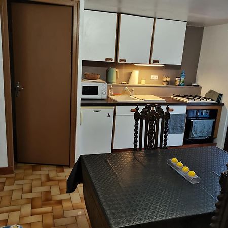 Mon Petit Studio Apartamento Montmorillon Exterior foto