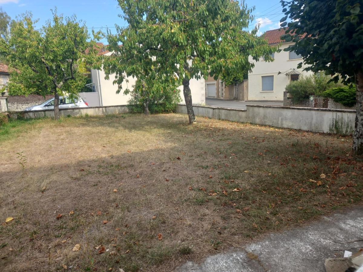 Mon Petit Studio Apartamento Montmorillon Exterior foto